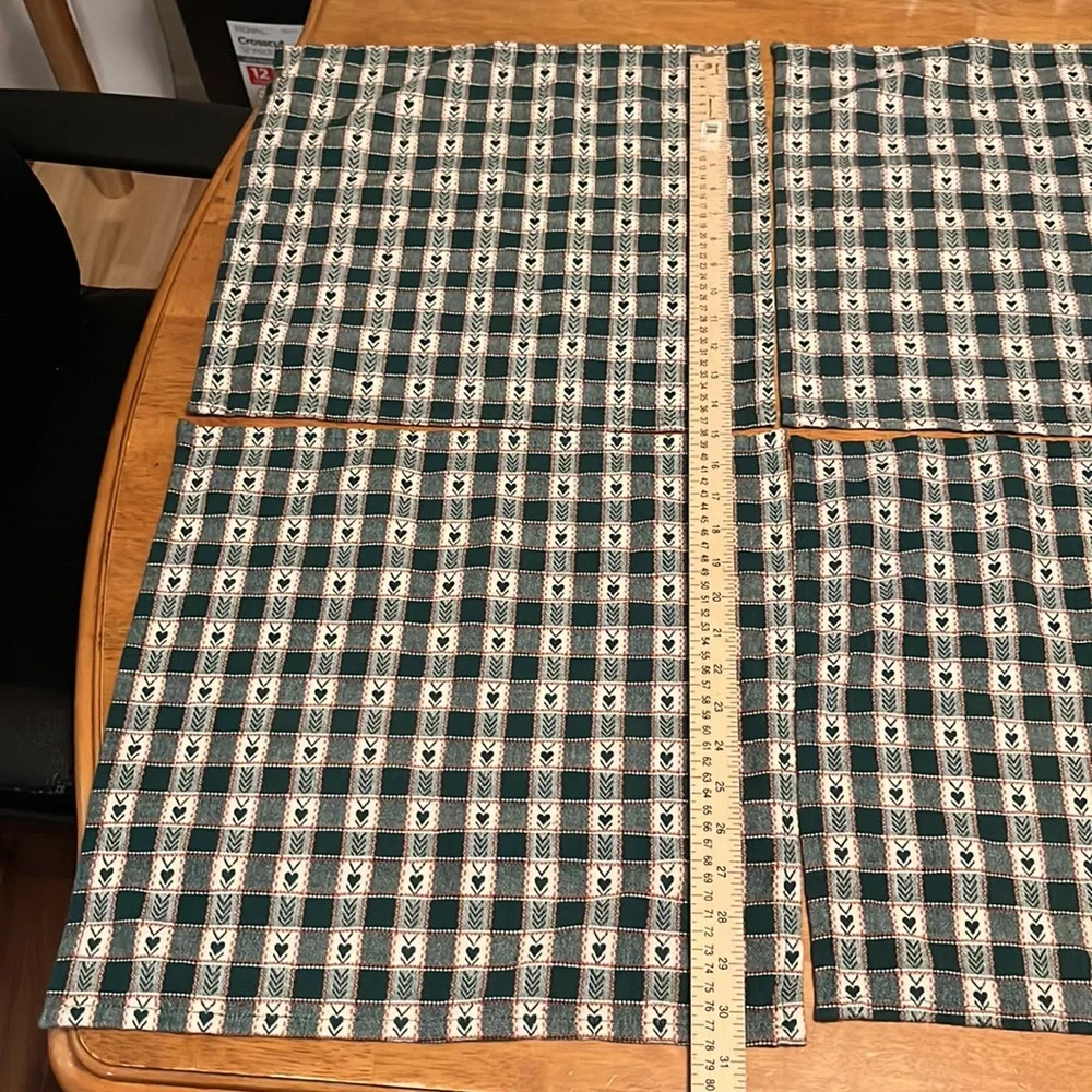 Set of 2 Handmade Cloth Reversible Placemats with 4 Coordinating Cloth Napkins